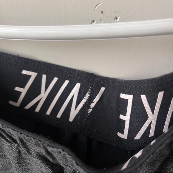 💙BOGO💙 Nike Women's Gray Athletic Shorts Small - Picture 3 of 5